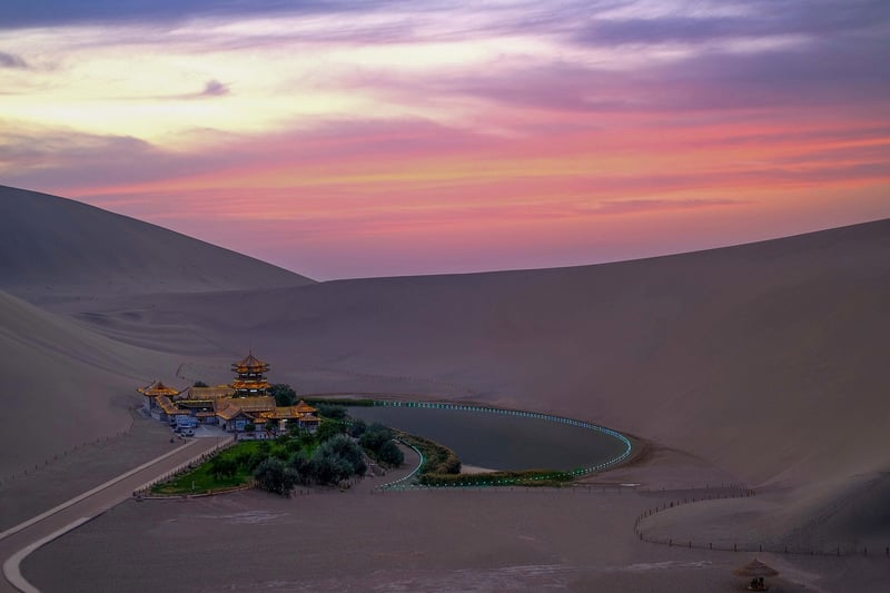 Suspended oasis